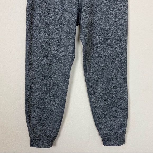 Vuori Performance DreamKnit Jogger Pants in Heather Grey - Picture 6 of 14